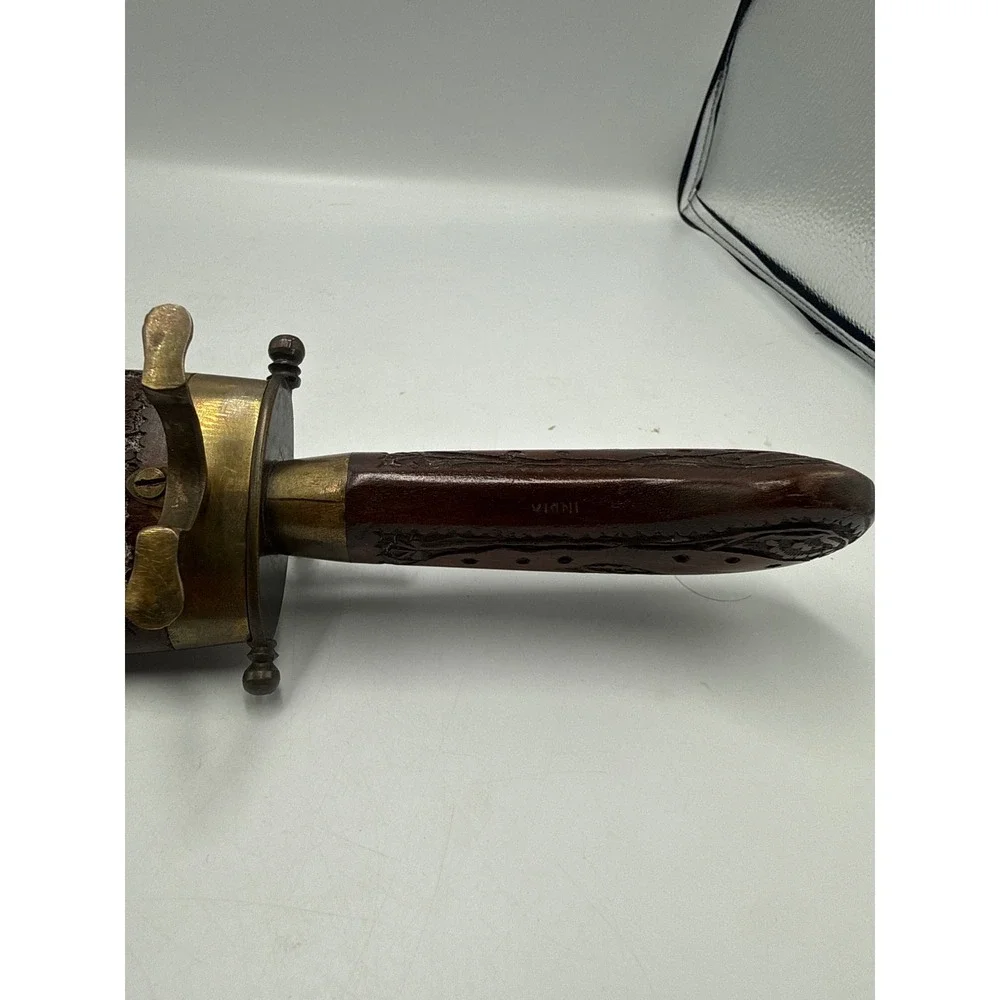 Unbranded vintage hand